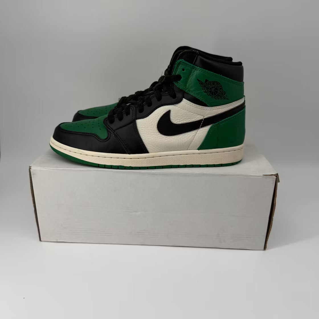 Used - Air Jordan 1 Retro High Pine Green - US M 11 - detail 2