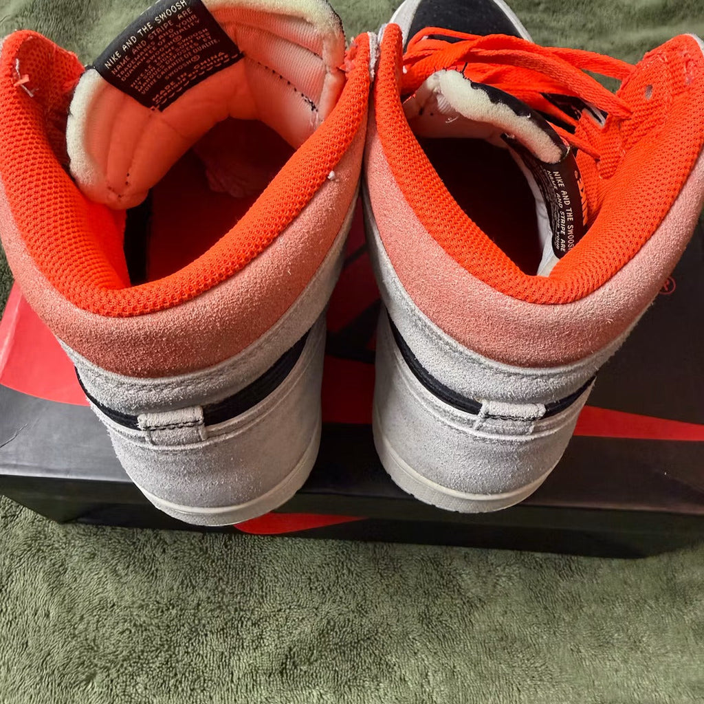Used - Air Jordan 1 Retro High Neutral Grey Hyper Crimson - US M 10 - detail 3
