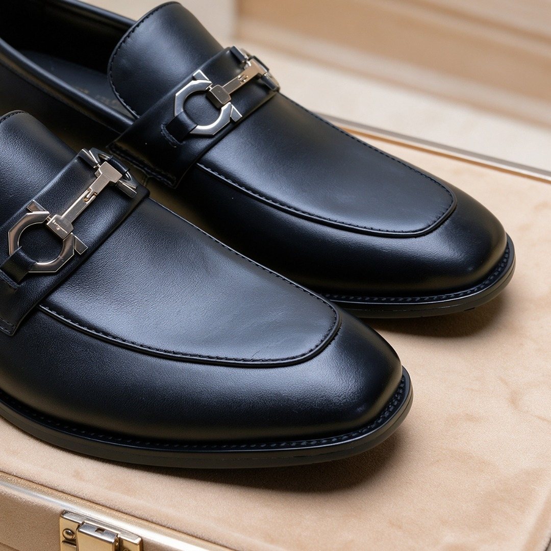 Ferragamo Black Bit Loafers — detail