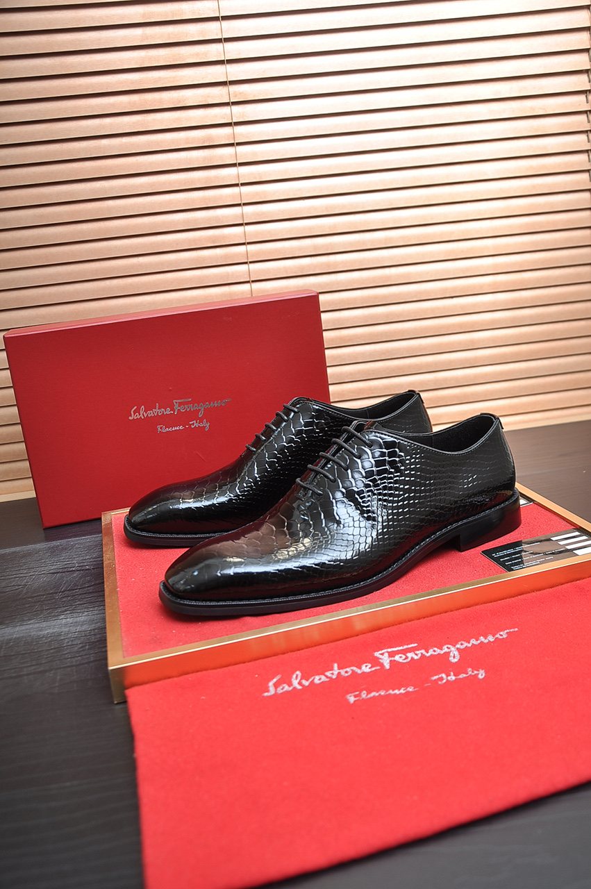 Ferragamo Black Textured Lace-Up Dress Shoes — front