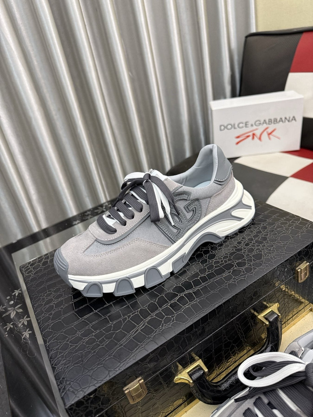 Dolce & Gabbana Men's Gray Lace-Up Sneakers — front