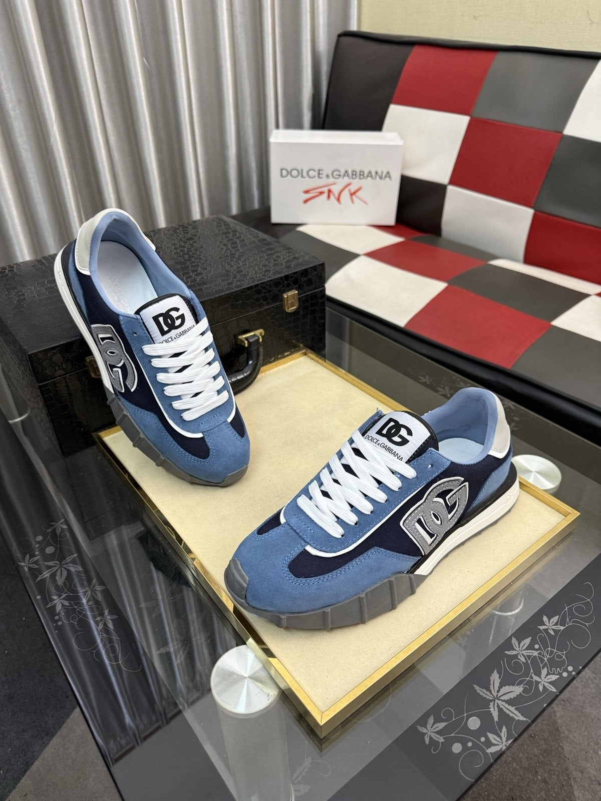 Dolce & Gabbana Blue DG Low-Top Sneakers — front