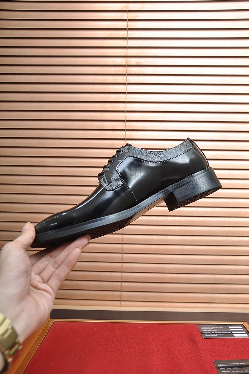 Louis Vuitton Patterned-Trim Lace-Up Dress Shoes — model