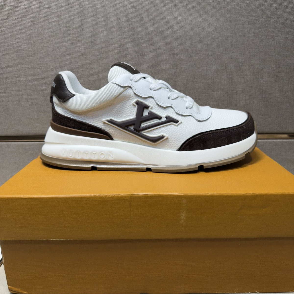 Louis Vuitton Contrast-Trim Low-Top Sneakers — front