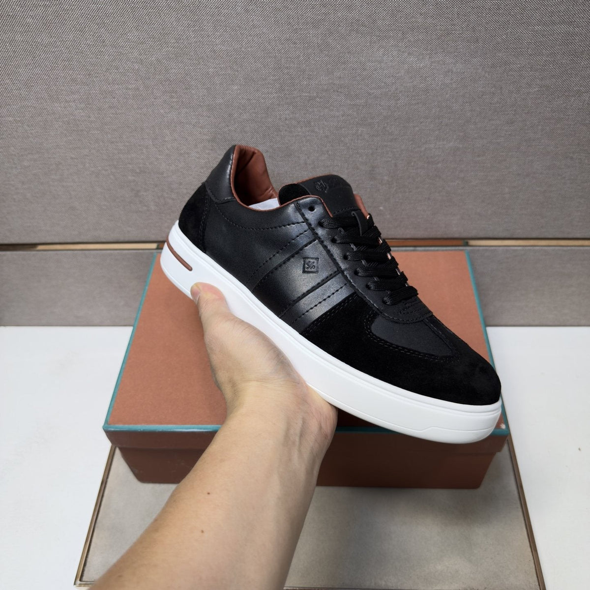Men's Paneled Low-Top Sneakers — model