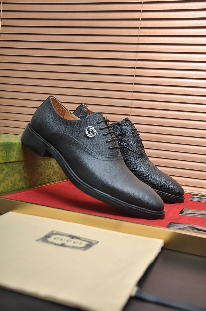 Gucci Textured-Panel Lace-Up Dress Shoes — front