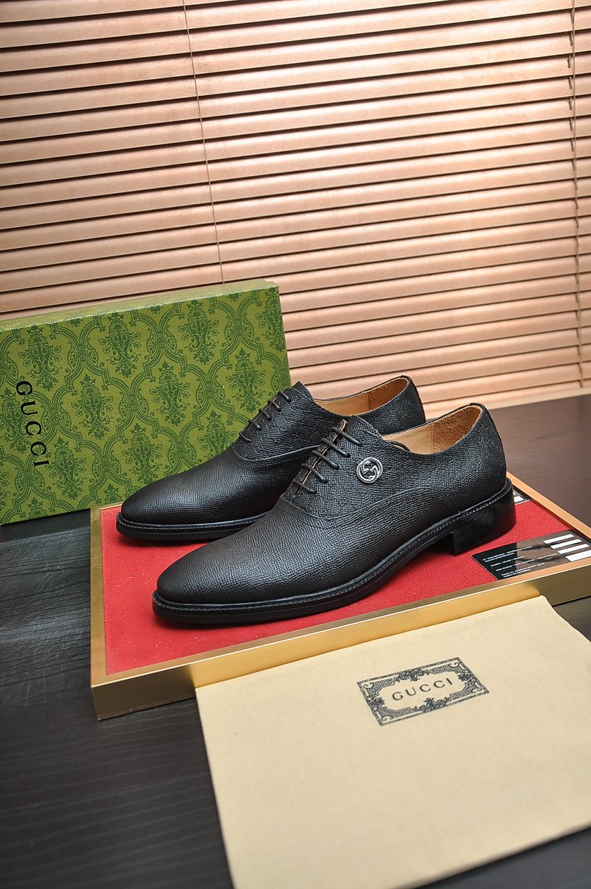 Gucci Textured-Panel Lace-Up Dress Shoes — front