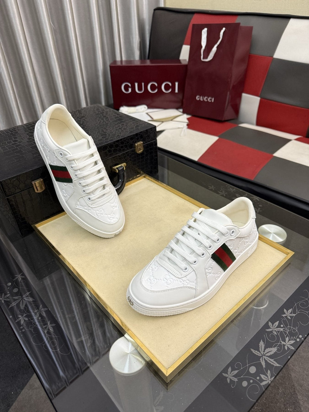 Gucci Green and Red Stripe Low-Top Sneakers — front