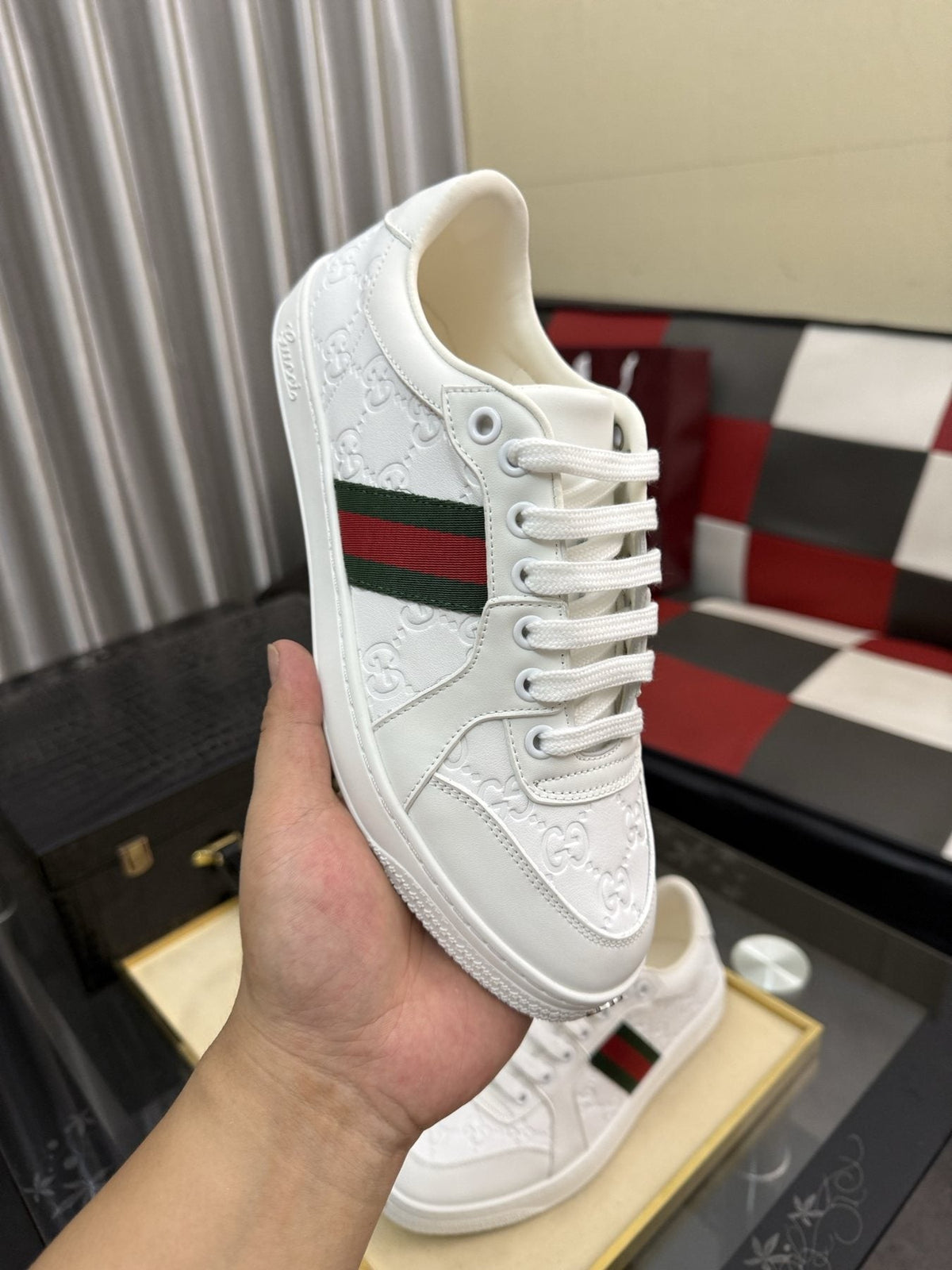 Gucci Green and Red Stripe Low-Top Sneakers — model