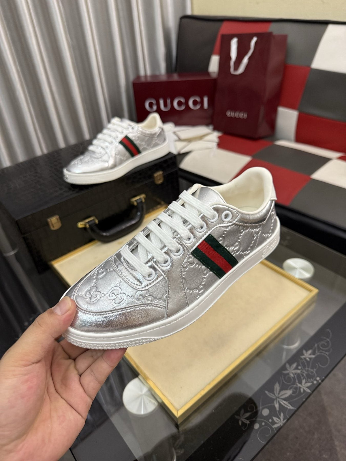 Gucci Green and Red Stripe Low-Top Sneakers — model