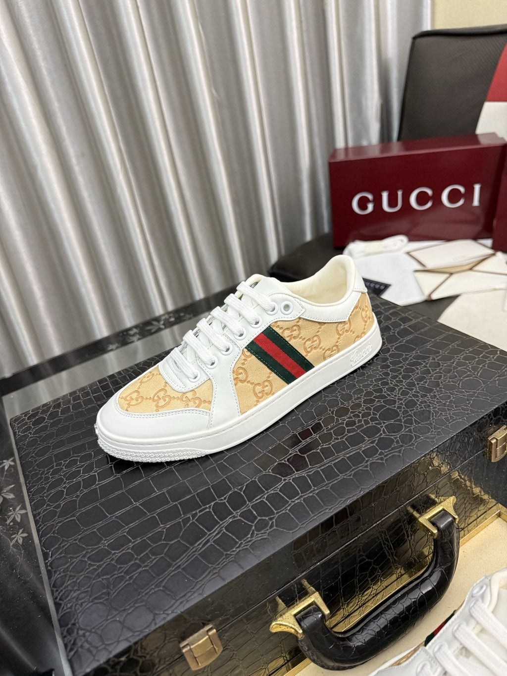 Gucci Patterned Low-Top Sneakers with Stripes — front