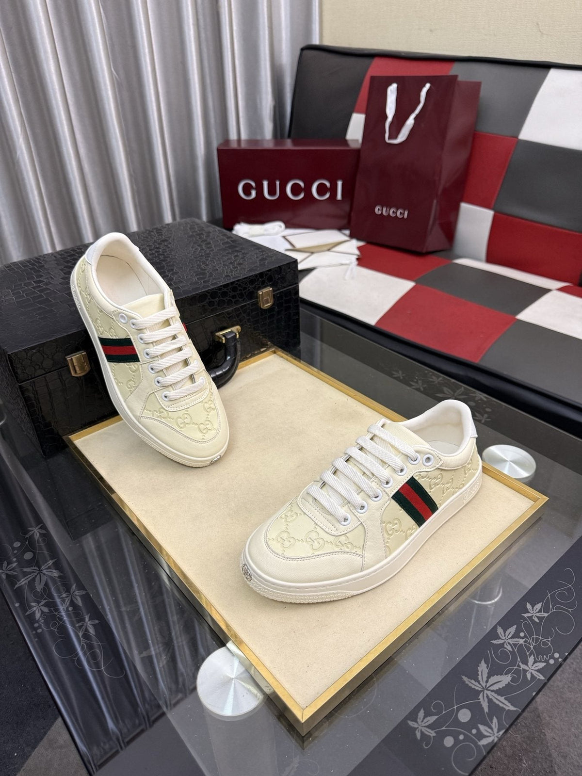 Gucci Patterned Low-Top Sneakers with Stripes — front