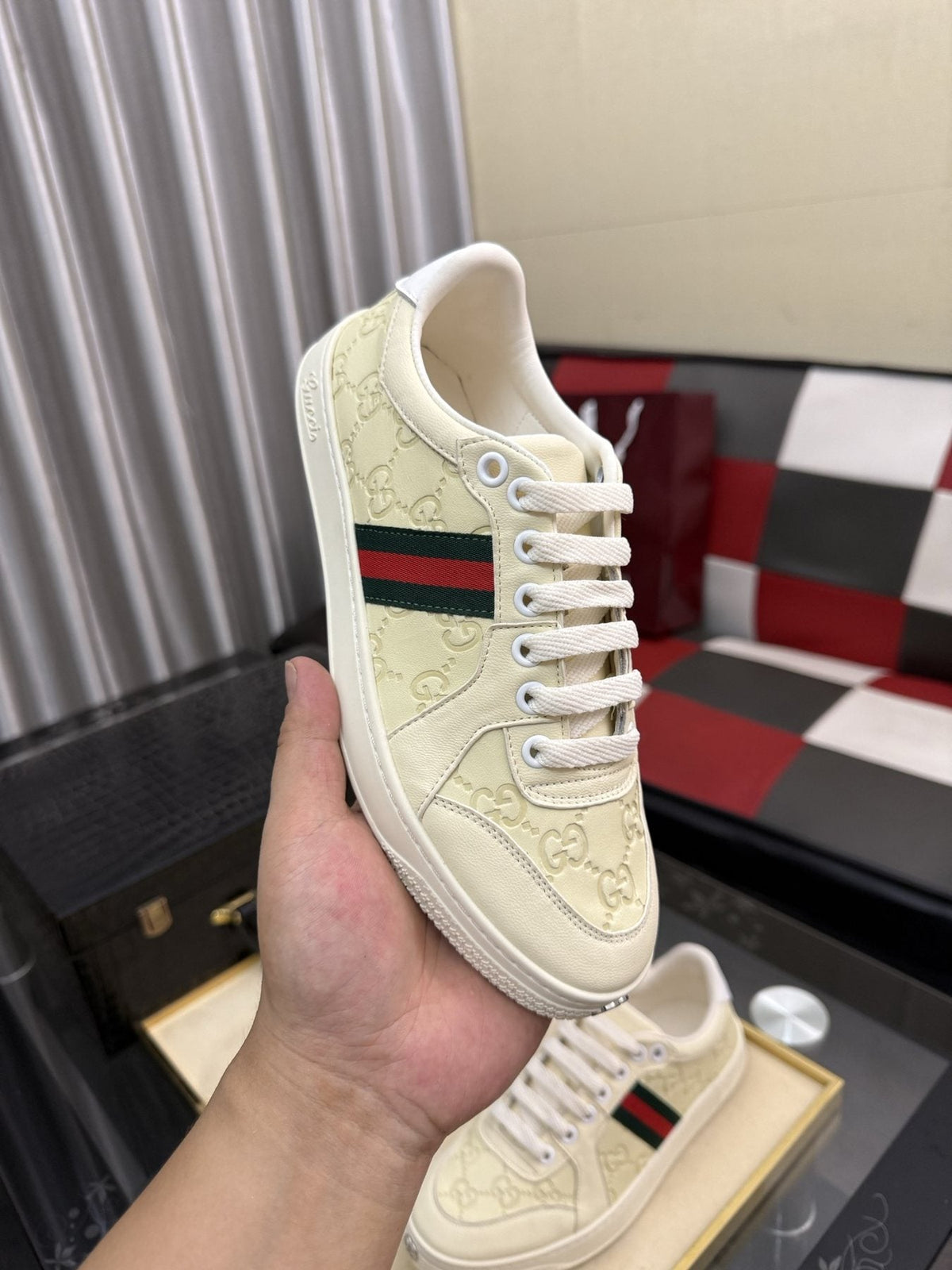 Gucci Patterned Low-Top Sneakers with Stripes — model