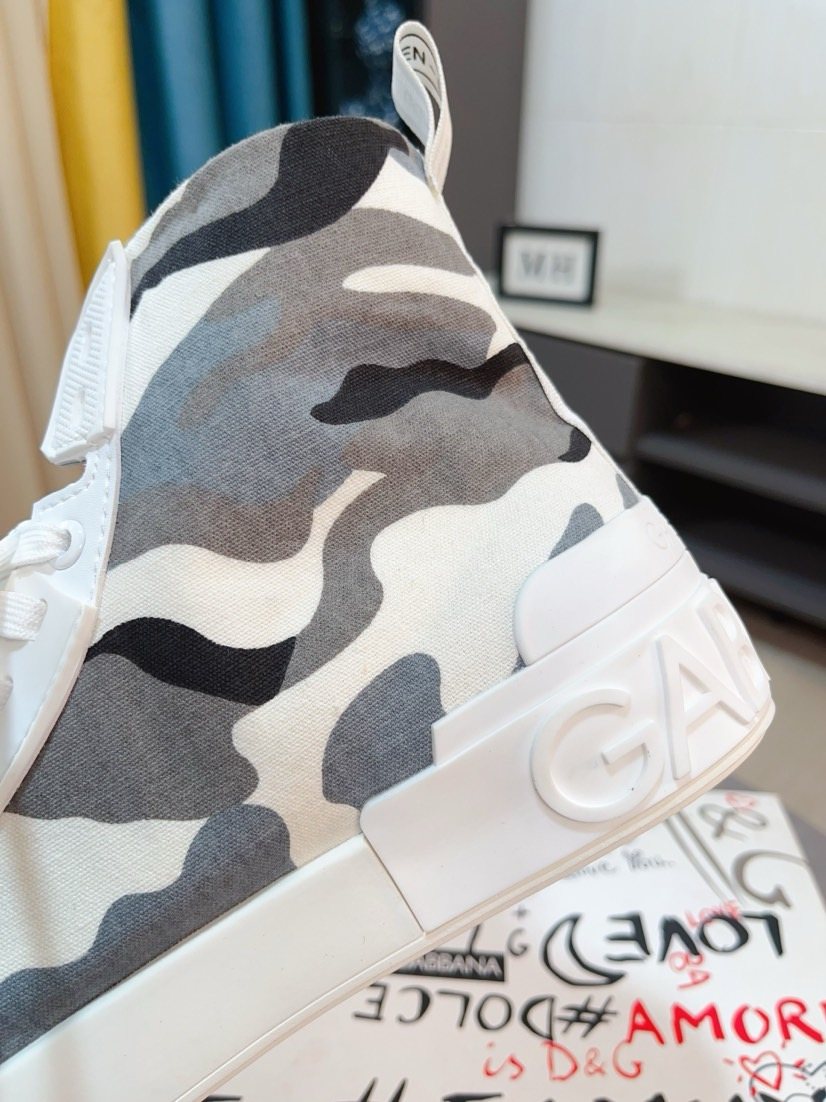 Dolce & Gabbana Camouflage High-Top Sneakers — detail
