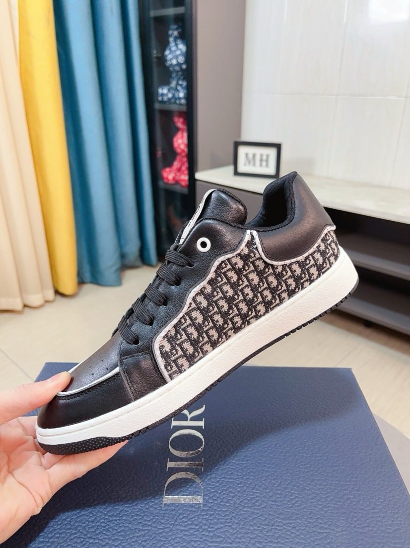 Dior Men's Patterned Panel Low-Top Sneakers — model